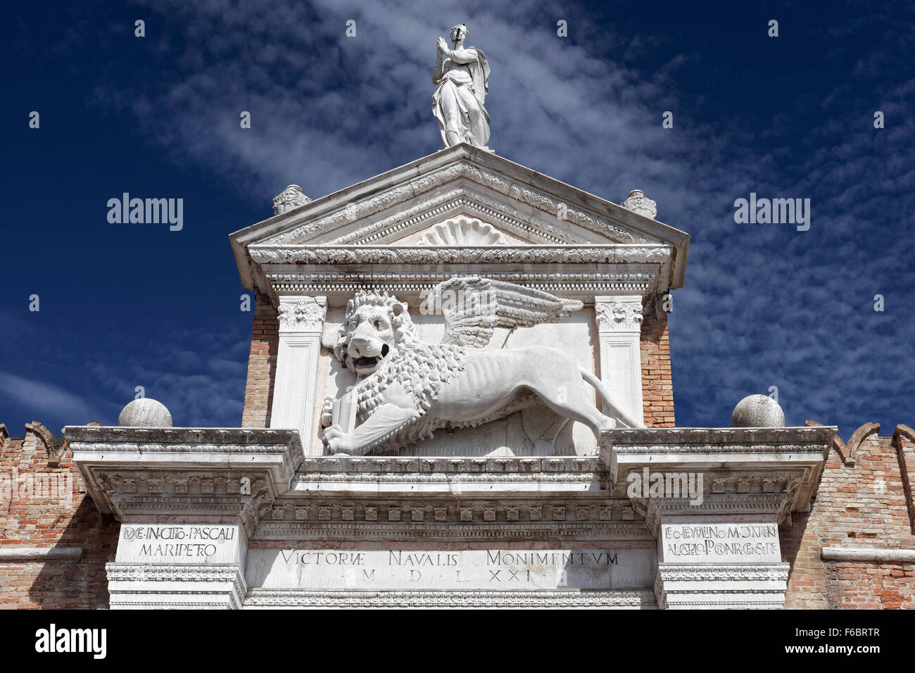 Veneziano leone alato a arsenal gateway, Castello, Venezia, Veneto, Italia Foto Stock
