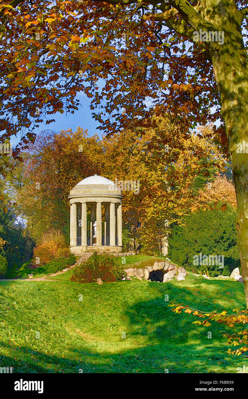 Autunno nel Parco di Wörlitzer, Patrimonio Mondiale UNESCO Regno giardino di Dessau-Wörlitz, Sassonia-Anhalt, Germania Foto Stock