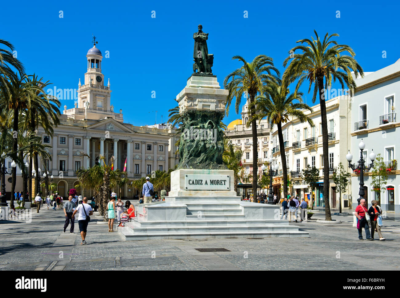 San Juan de Dios Square, la hall e il monumento a Segismundo Moret, Cádiz, Andalucía, Spagna Foto Stock