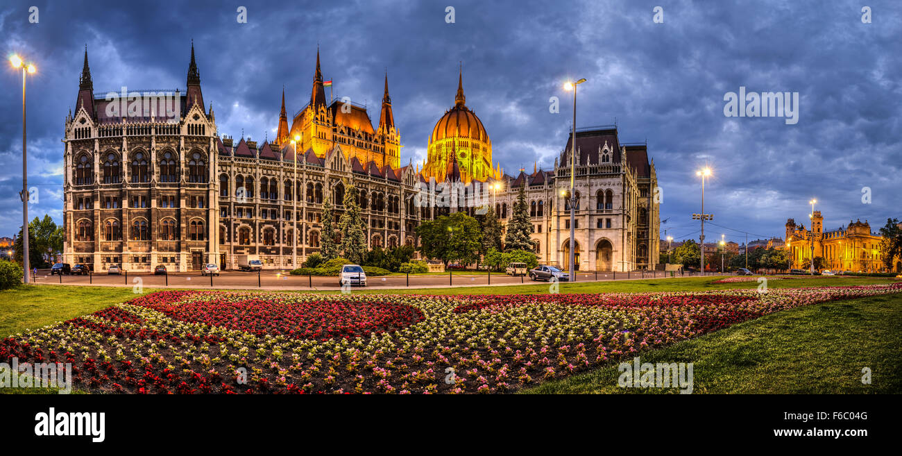 Il Parlamento europeo, sul terrapieno di Pest di Budapest, Ungheria. Neogotico struttura ornati è il secondo edificio più grande in Europa. Costruito 1894-1 Foto Stock