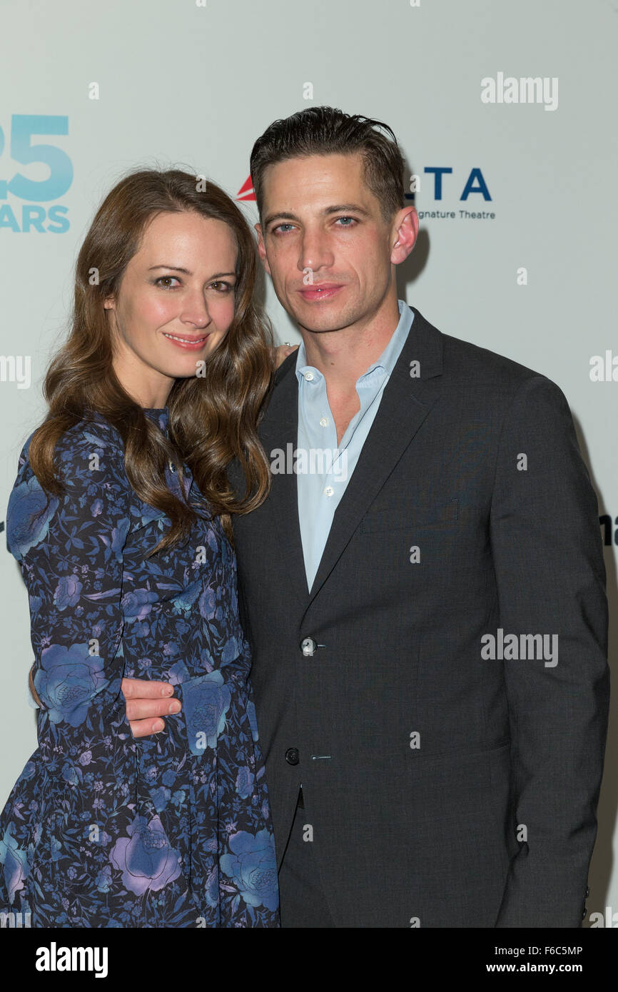 New York, NY - novembre 15: Amy Acker & James Carpinello frequentare incidente a Vichy apertura notturna partito a firma Theatre Company Il Pershing Square centro di firma Foto Stock