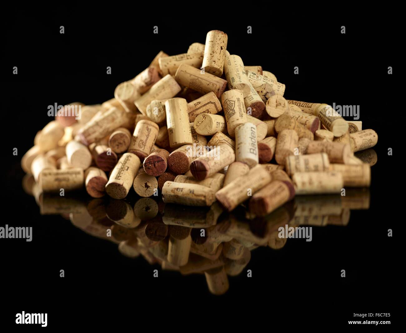 Un mucchio di tappi di sughero Foto Stock