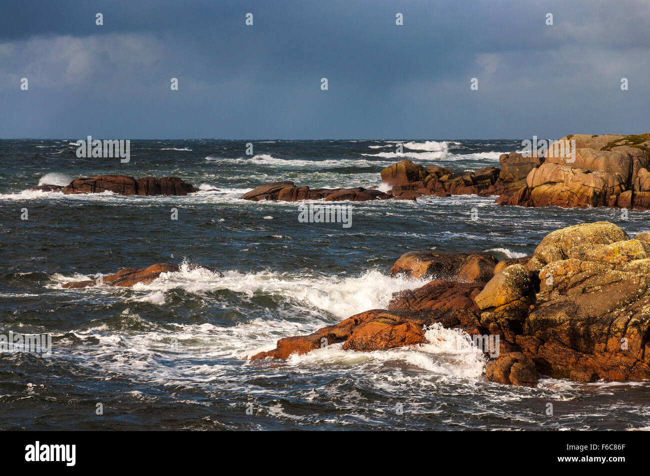 Wild Atlantic modo l'oceano da Cruit Island, County Donegal, Irlanda Foto Stock