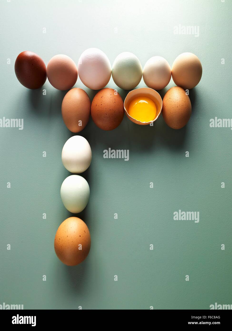 Marrone, Bianco e turchese di gallina uova Foto Stock