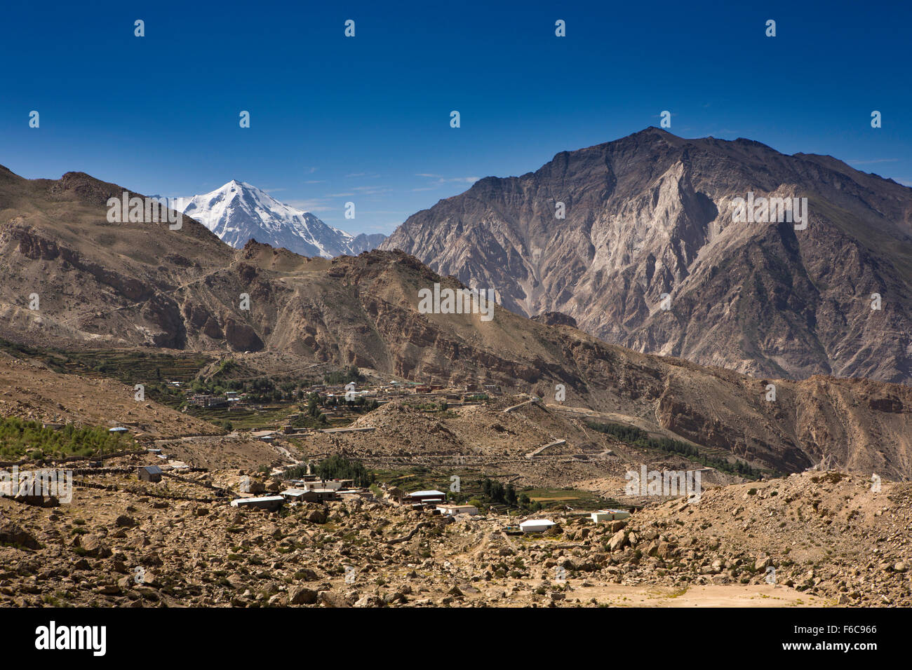 India, Himachal Pradesh, Yangthang, alta altitudine villaggio sul Hindustan-Tibet autostrada vicino Shipke La pass Foto Stock