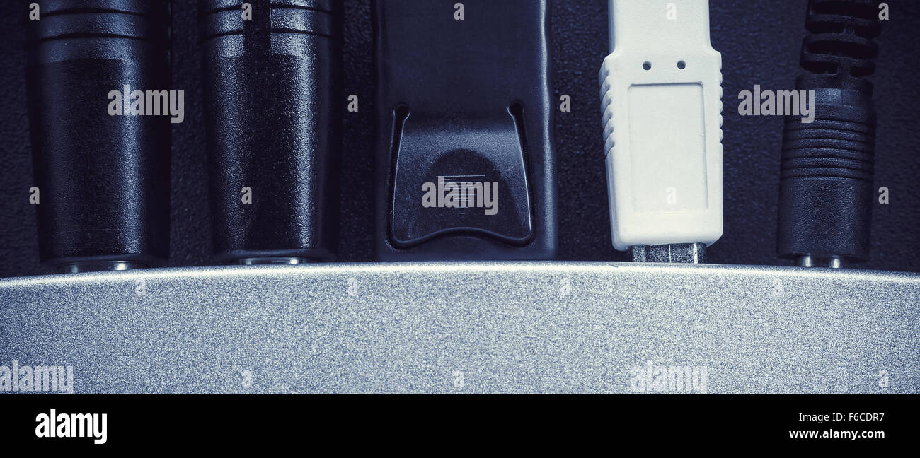 Parte di un musical equipment, i cavi e le spine dettagli. Foto Stock