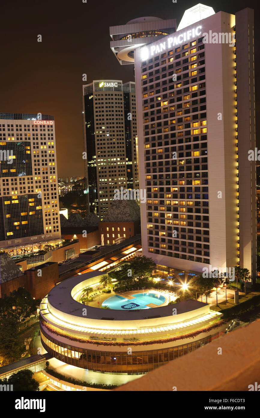 Il Pan Pacific Hotel in Singapore. Il moderno hotel a cinque stelle si affaccia sulla baia di Marina. Foto Stock