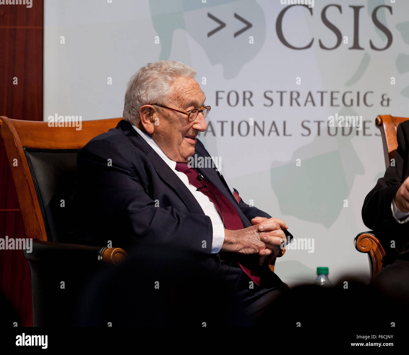Washington DC, Stati Uniti d'America. Xvi Nov, 2015. Henry Kissinger, ex Segretario di Stato e il National Security Advisor, parla di Iran e del Medio Oriente presso il Center for Strategic & International Studies (CSI). Credito: B Christopher/Alamy Live News Foto Stock