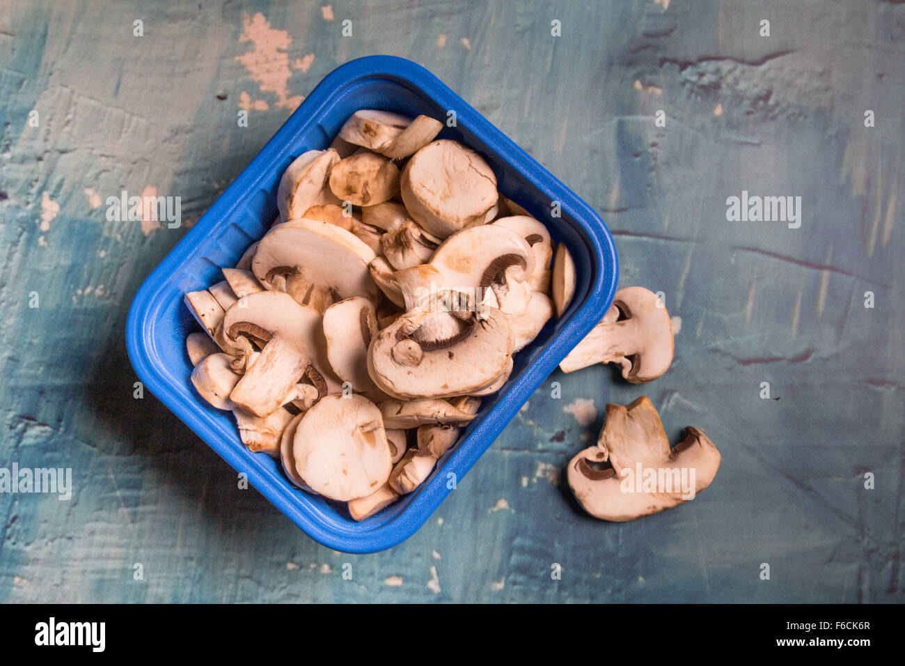 Contenitore del pulsante bianco di funghi superiore Foto Stock