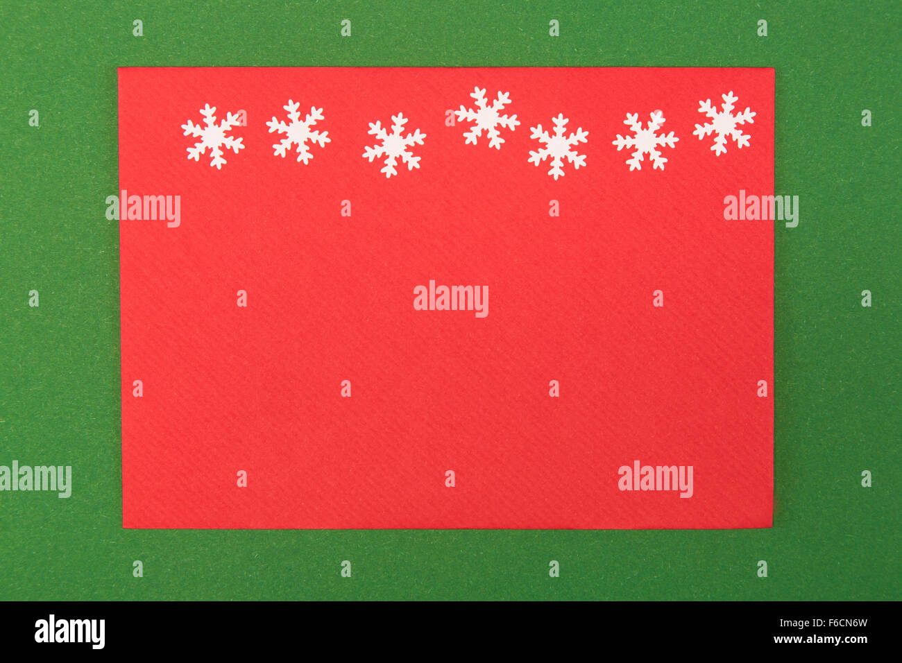 Scheda di Natale con il simbolo del fiocco di neve su sfondo verde Foto Stock