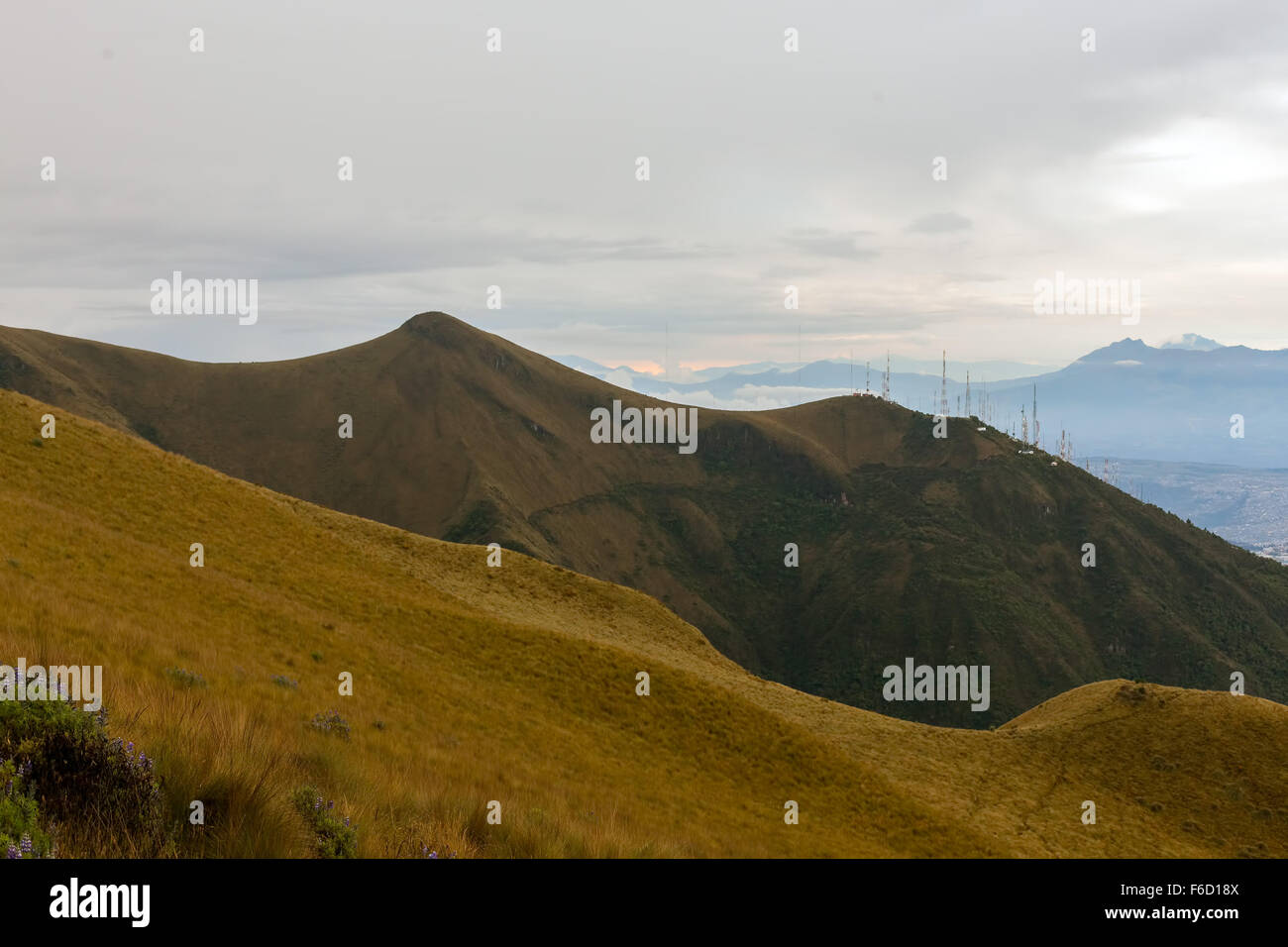 Montagne delle Ande è un intervallo continuo di Highlands lungo la costa occidentale dell' America del Sud Foto Stock