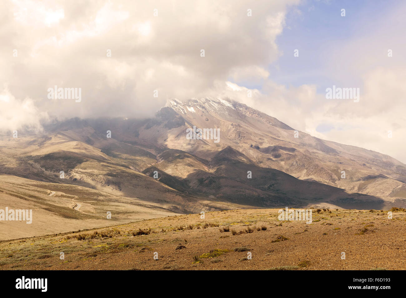 Vulcano Chimborazo, è attualmente inattivo Stratovulcano nella Cordillera Occidental gamma delle Ande Foto Stock