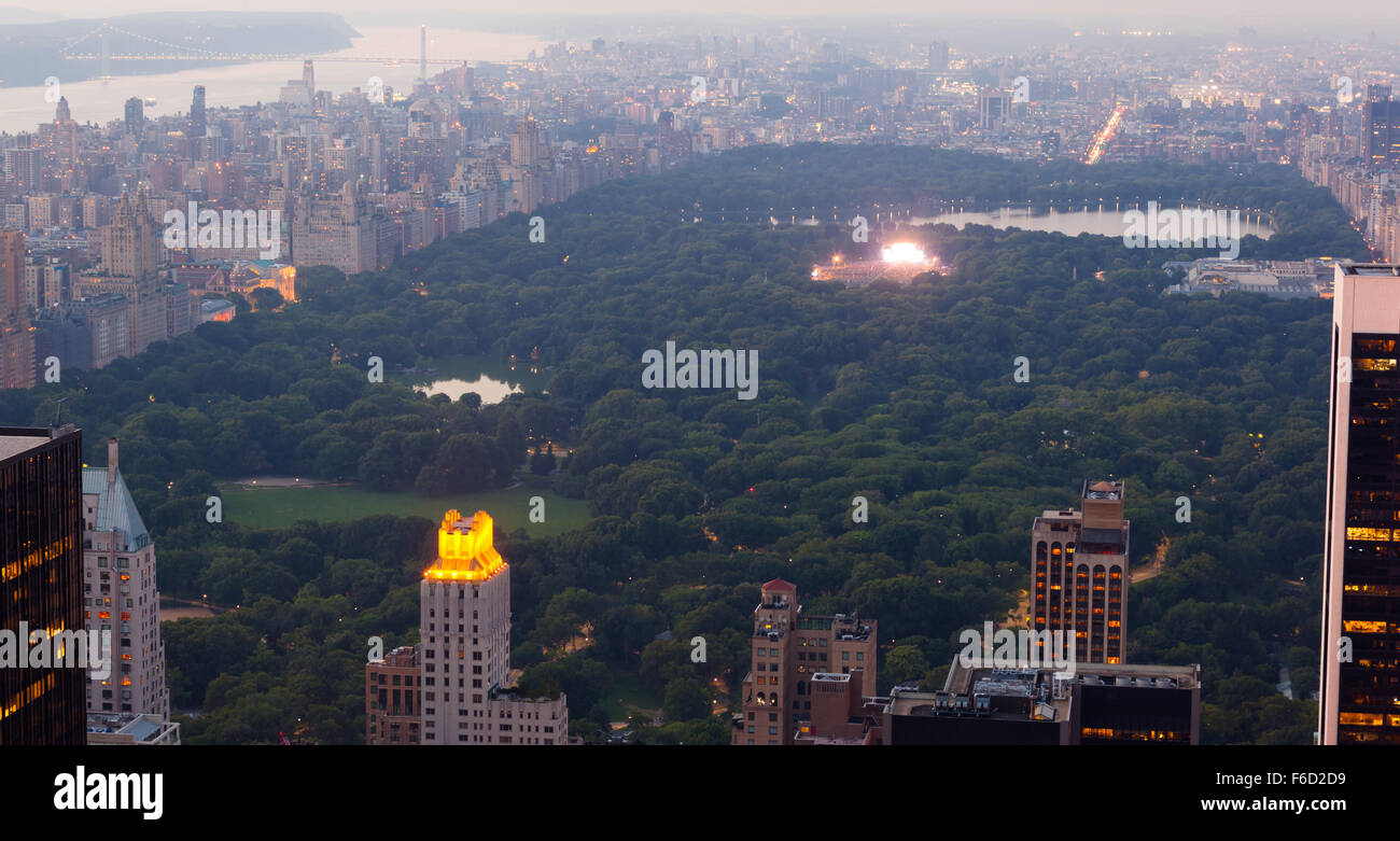 Vista aerea del central park con un concerto musicale nella città di New York. Foto Stock
