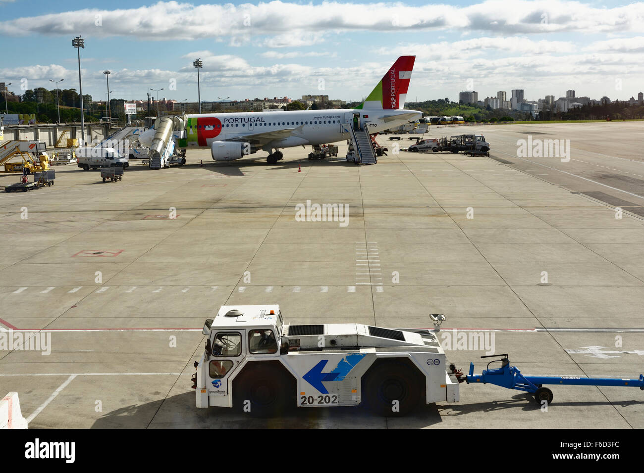 Portela di Lisbona Airport è un aeroporto internazionale situato nella città di Lisbona, la capitale del Portogallo. Foto Stock
