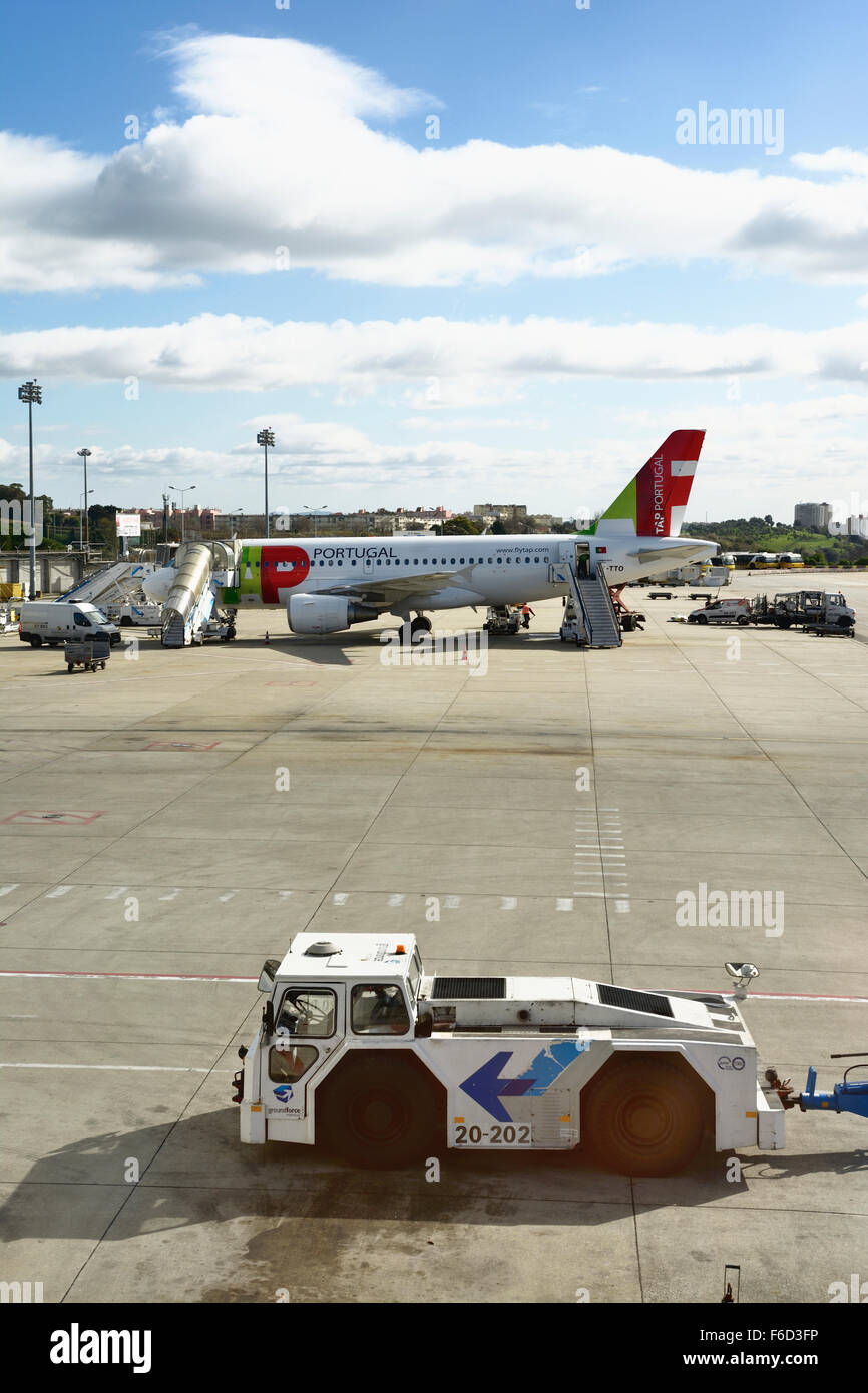 Portela di Lisbona Airport è un aeroporto internazionale situato nella città di Lisbona, la capitale del Portogallo. Foto Stock
