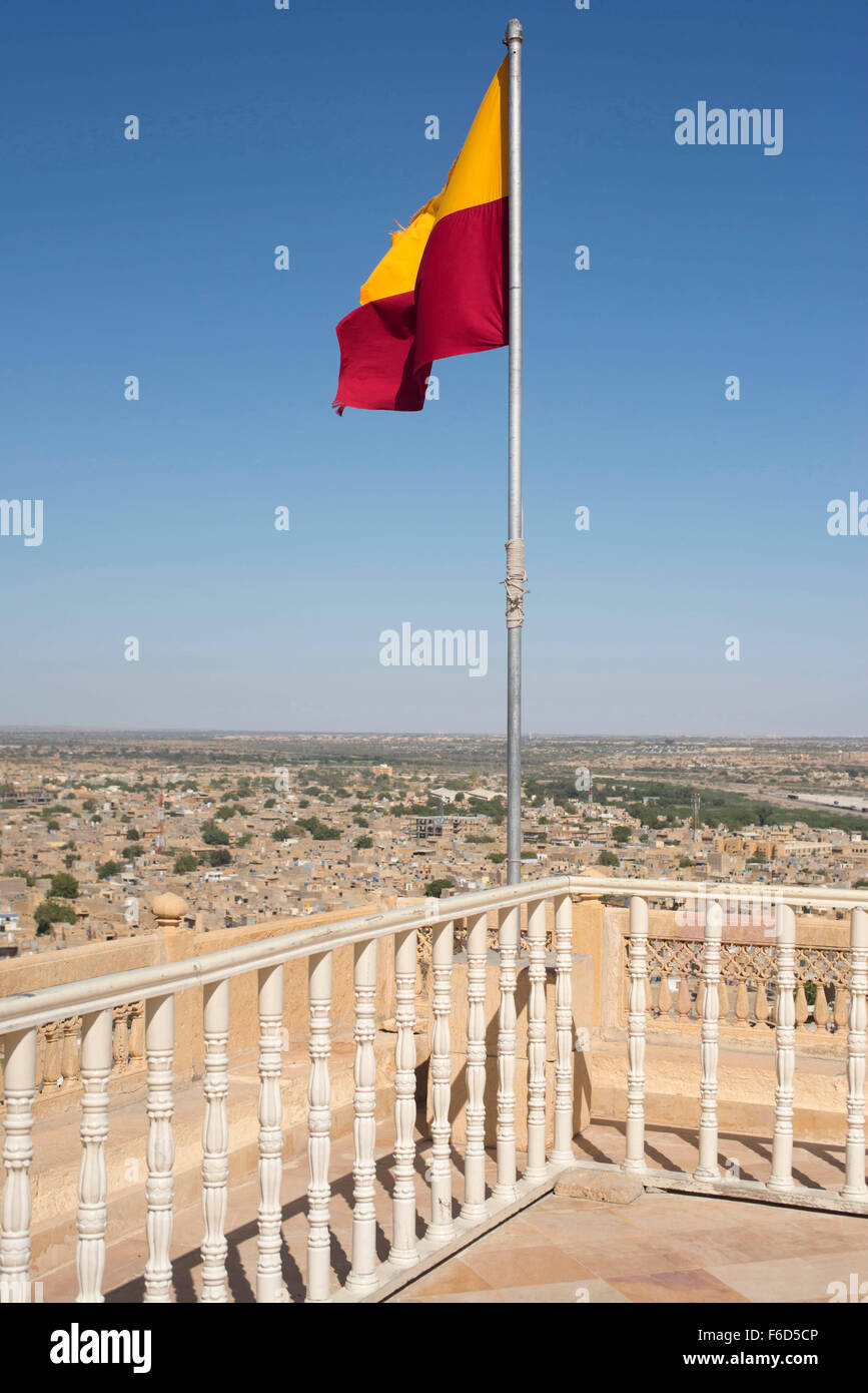 Bandiera sul complesso reale di sonar fort, jaisalmer, Rajasthan, India, Asia Foto Stock