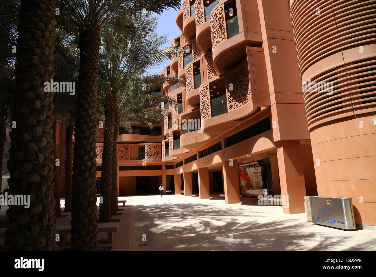 Masdar dell Istituto di Scienze e Tecnologie per l'energia rinnovabile, in Abu Dhabi Foto Stock