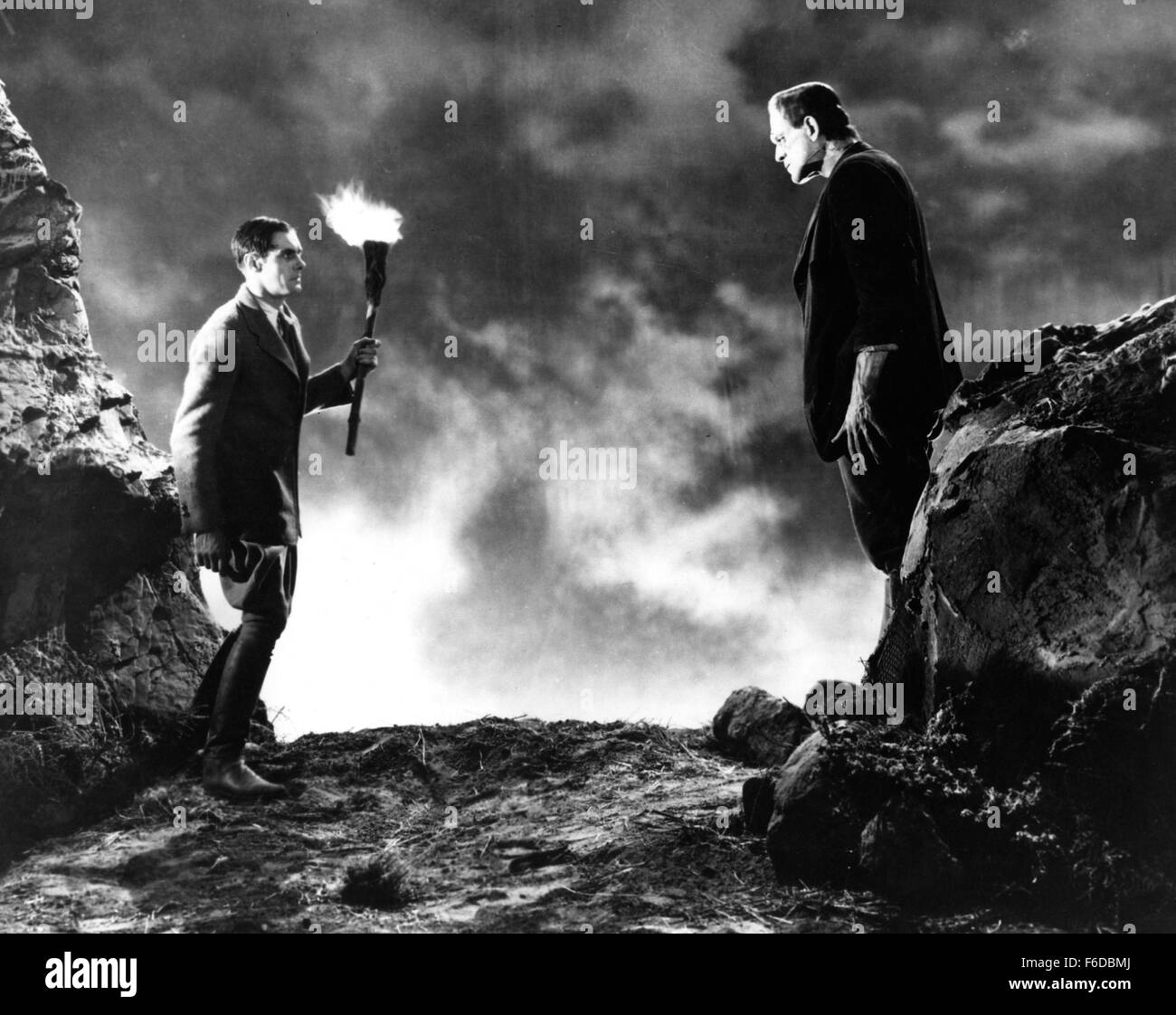 Data di rilascio: 21 novembre 1931. Il titolo del filmato: Frankenstein. STUDIO: Universal Pictures. Trama: Henry Frankenstein è un medico che sta cercando di scoprire un modo per rendere i morti a piedi. Egli suceeds e crea un mostro che ha a che fare con la vita di nuovo. Nella foto: BORIS KARLOFF come il mostro. Foto Stock