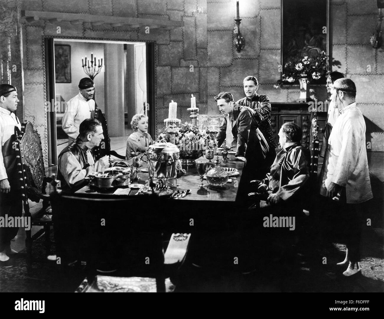 Rilasciato: Mar 2, 1937 - Film originale titolo: Orizzonte Perduto. Nella foto: Scena del film. Foto Stock