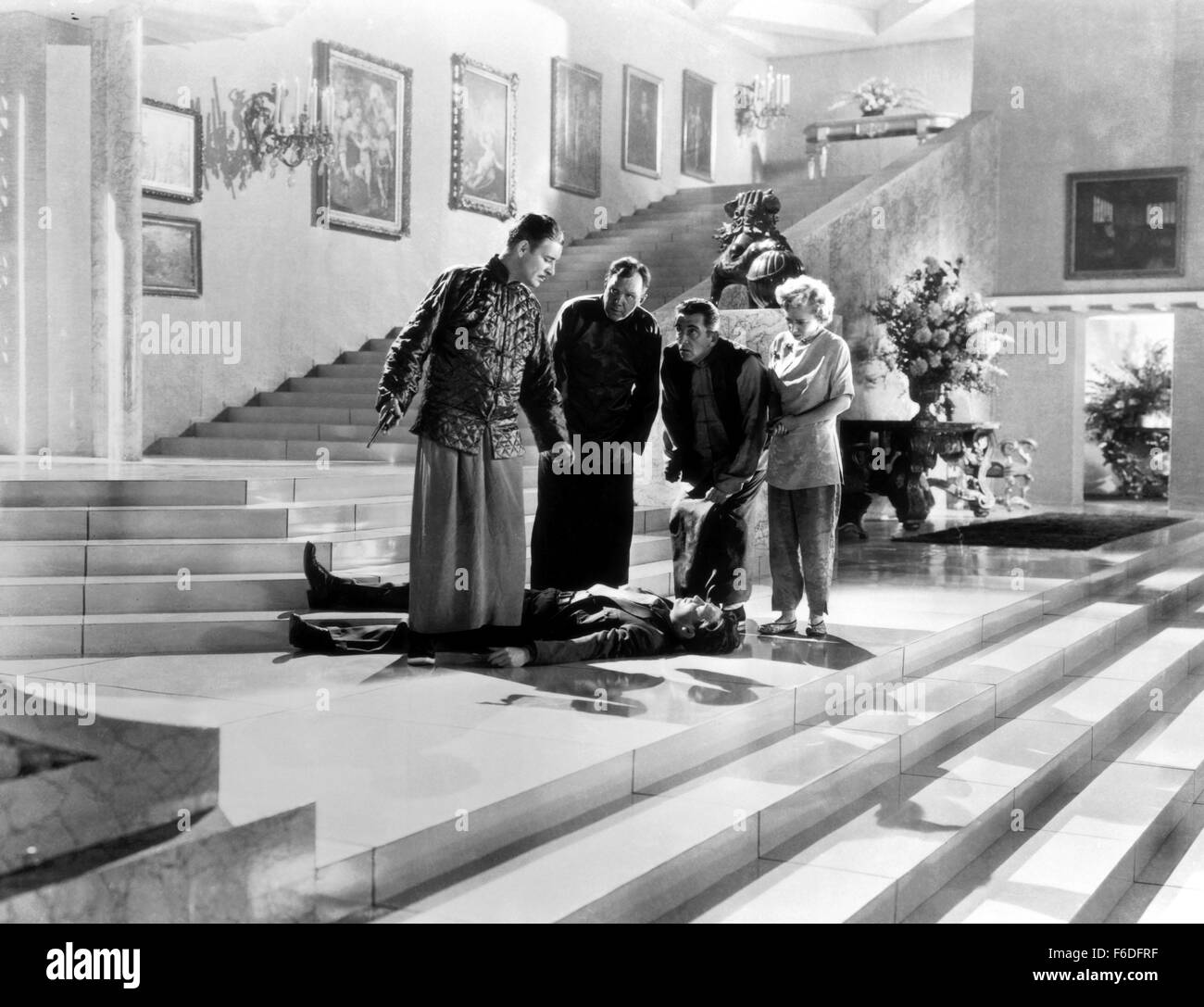 Rilasciato: Mar 2, 1937 - Film originale titolo: Orizzonte Perduto. Nella foto: Scena del film. Foto Stock