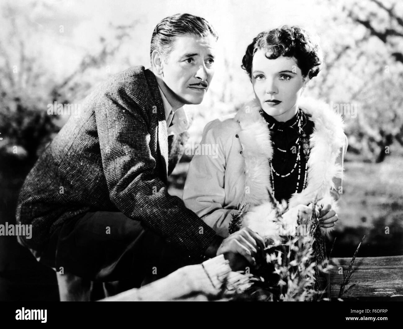Rilasciato: Mar 2, 1937 - Film originale titolo: Orizzonte Perduto. Nella foto: Ronald Colman, Jane Wyatt. Foto Stock