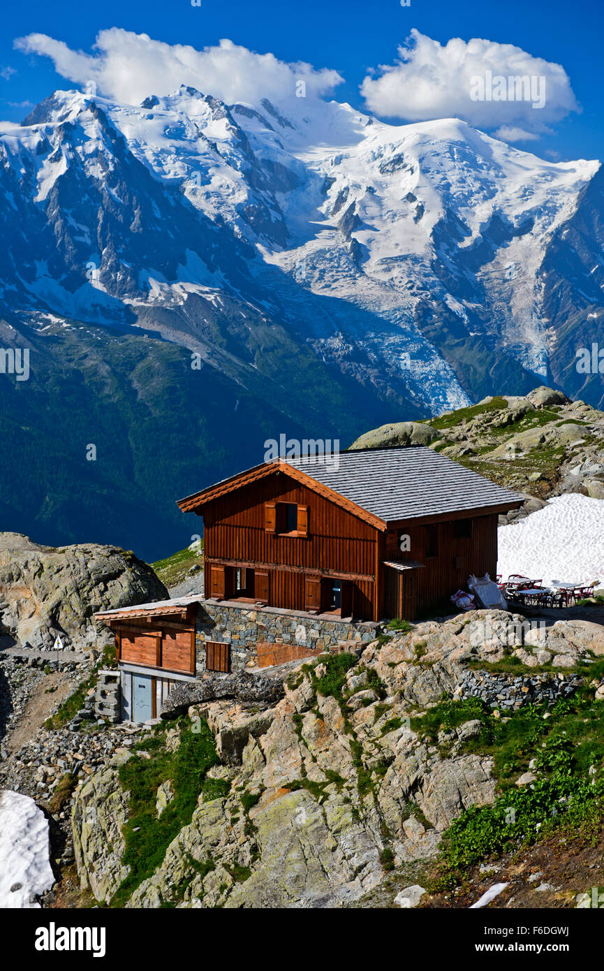 Rifugio rifugio du Lac Blanc, vista verso il massiccio del Monte Bianco, Chamonix, Alpi savoie, Haute-Savoie reparto, Francia Foto Stock