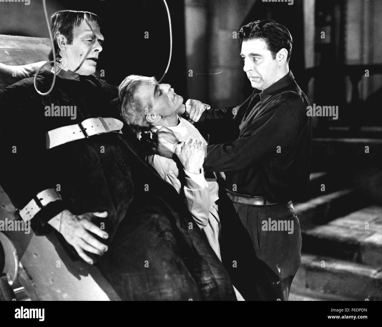 Data di rilascio: Dicembre 1, 1944. Il titolo del filmato: House of Frankenstein. STUDIO: Universal Pictures. Trama: Dopo la fuga da un asilo il pazzo Dottor Niemann e il suo sospetto torna assistant ravvivare il conte Dracula, l'uomo lupo e il mostro di Frankenstein al fine di estrarre la vendetta su di loro molti nemici. Nella foto: BORIS KARLOFF come medico Gustav Niemann. Foto Stock