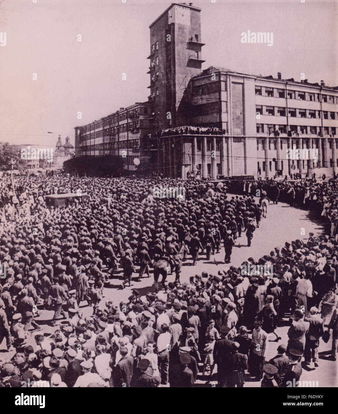 733. La Russia. Mosca Victory Parade di catturato soldati tedeschi del maresciallo di campo Paulus sure esercito tedesco il 7 luglio 1944. Foto Stock