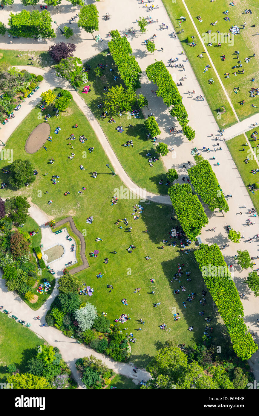 Vista di Champ de Mars e dalla Tour Eiffel, Parigi, Ile-de-France, Francia Foto Stock