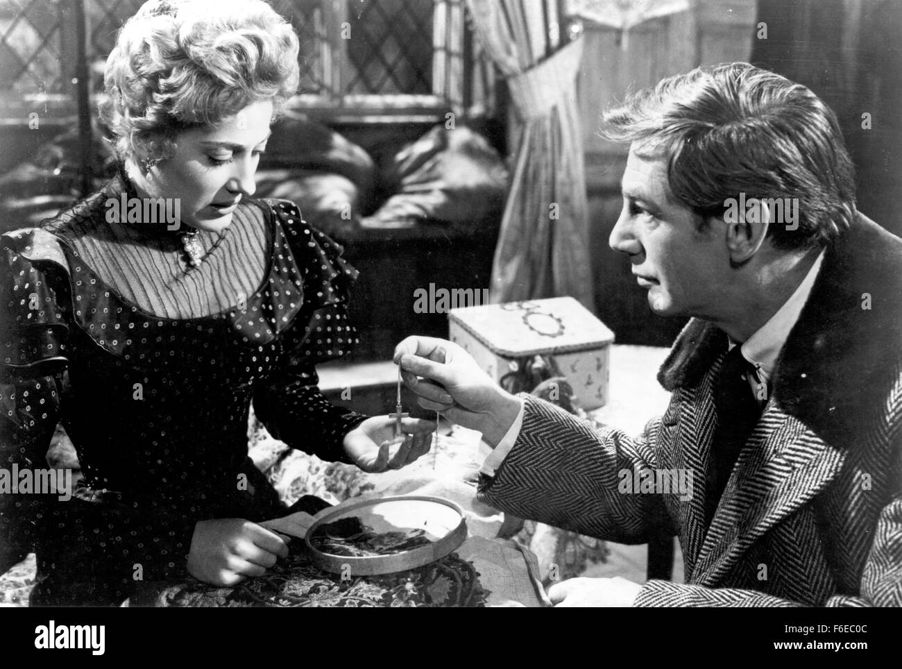 Data di rilascio: maggio 1958. Il titolo del filmato: Dracula. STUDIO: Hammer Film Productions. Trama: Dopo Jonathan Harker attacchi Dracula al suo castello (apparentemente da qualche parte in Germania), il vampiro viaggi in una città vicina, dove egli prede sulla famiglia di Harker's fiancZe. Il solo che può essere in grado di proteggere il loro è il dottor Van Helsing Harker, suo amico e compagno di studente di vampiri, chi è determinato a distruggere Dracula, qualunque sia il costo. Foto Stock