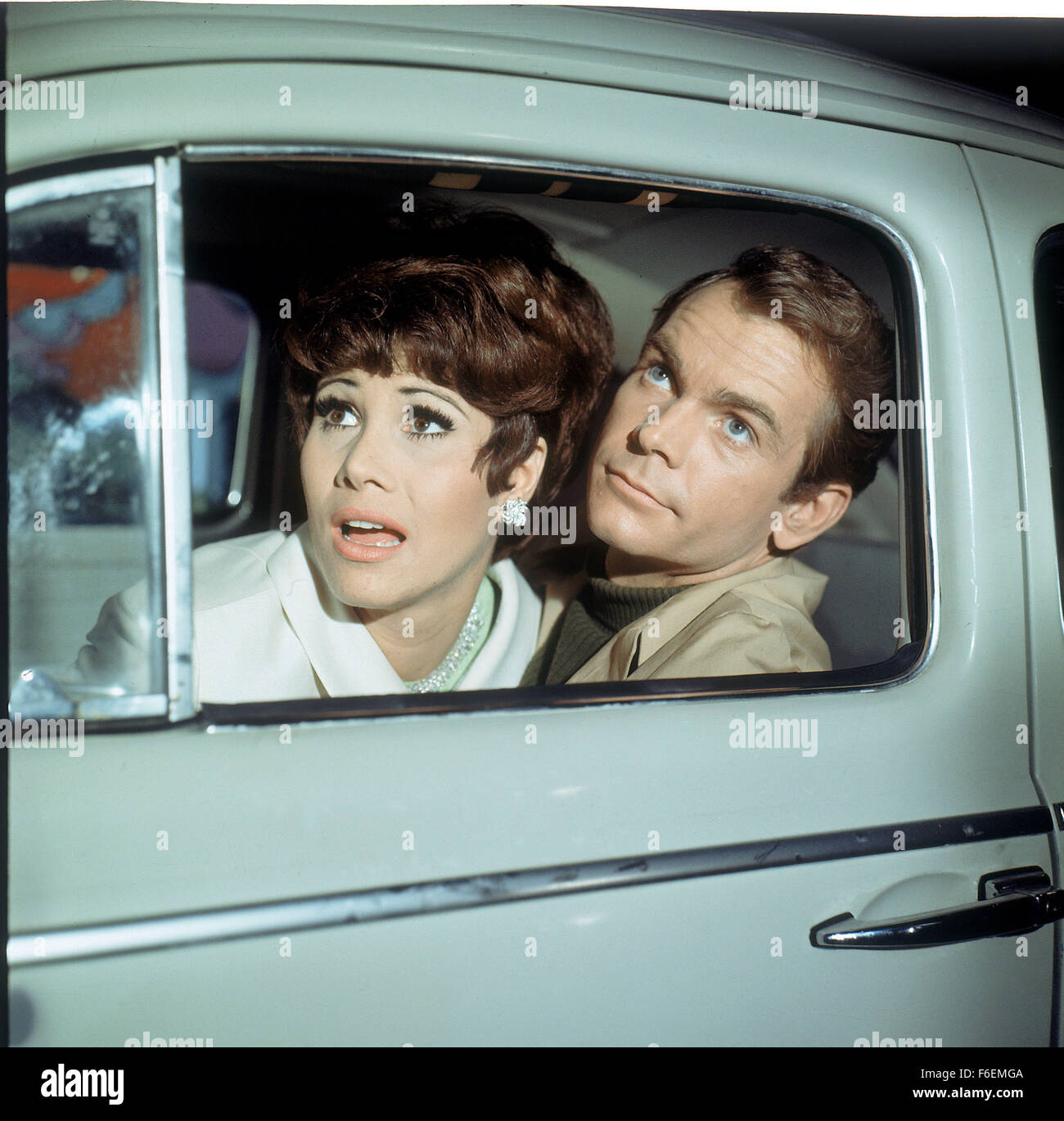 Dic 24, 1968; San Francisco, CA, Stati Uniti d'America; MICHELE LEE e DEAN JONES star come Carole Bennett (Thorndyke il Segretario) e Jim Douglas/Van Hippy nella famiglia avventura/commedia "Love Bug' diretto da Robert Stevenson. Foto Stock