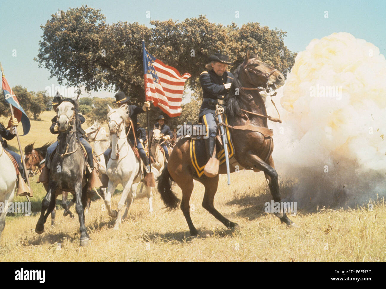 Data di rilascio: Gennaio 24, 1968. Il titolo del filmato: Custer dell'Occidente. STUDIO: immagini di sicurezza. Trama: la storia degli Stati Uniti Comandante dell esercito George Armstrong Custer, un eroe fiammeggiante della guerra civile che successivamente hanno combattuto e è stato sterminato con tutto il suo comando da guerrieri sioux e cheyenne tribù nella battaglia di Little Big Horn nel 1876. Nella foto: . Foto Stock