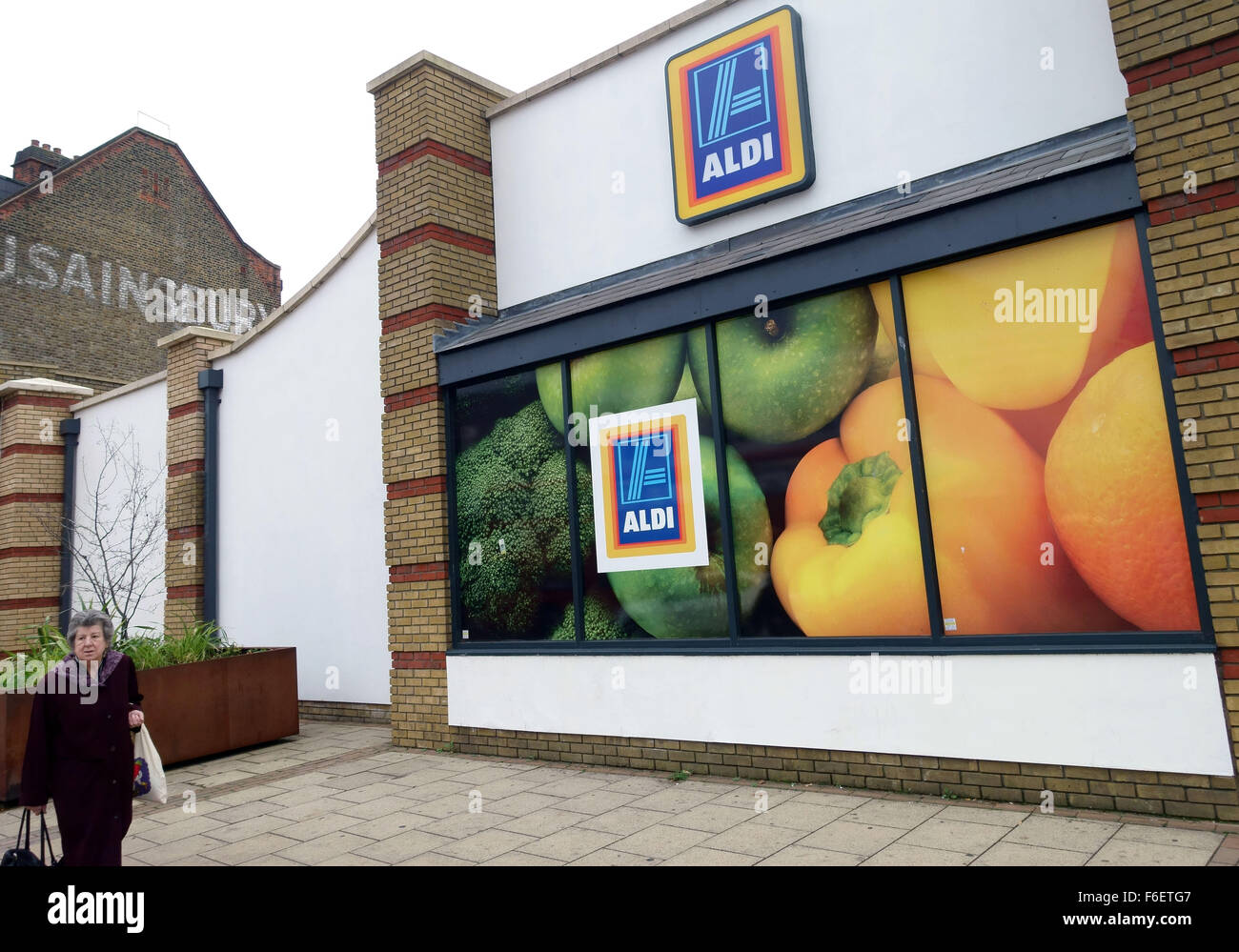 Firmare il supermercato Aldi, Londra Foto Stock