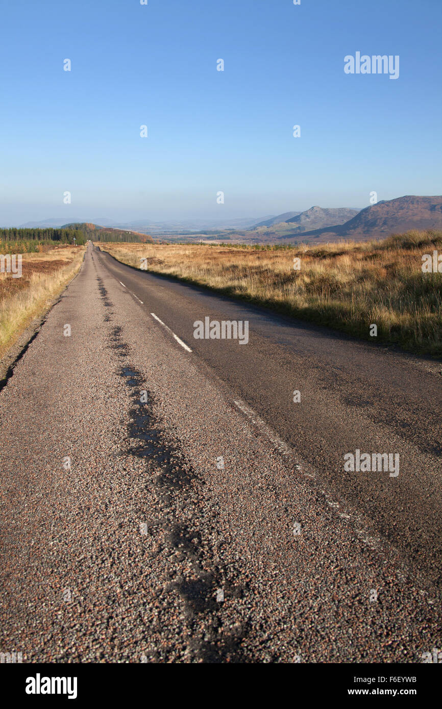 Area di Loch Ness, Scozia. Pittoresca Veduta autunnale del B862 tra il villaggio di foyers e Fort Augustus. Foto Stock