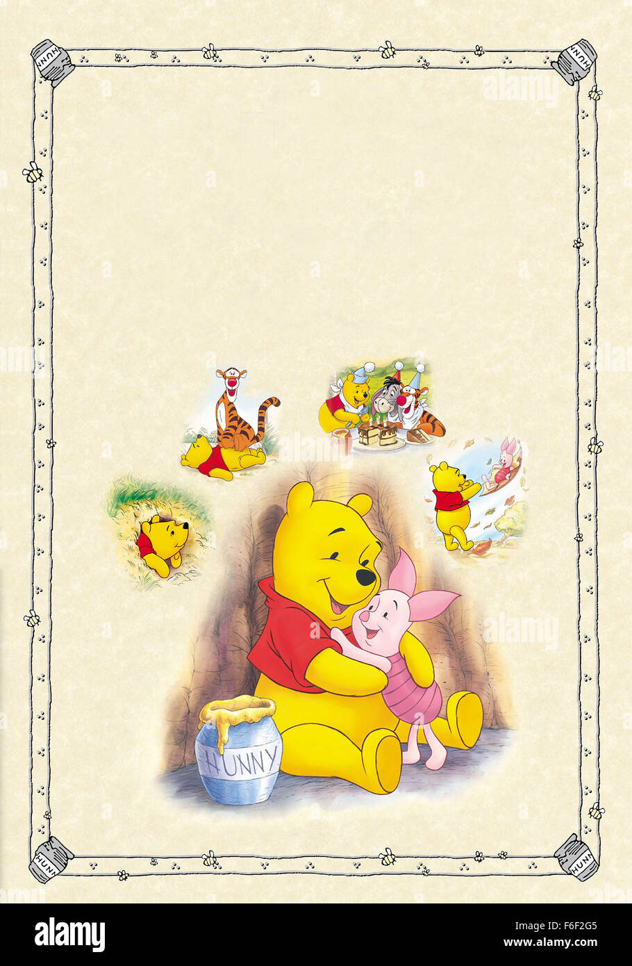 Data di rilascio: Marzo 11, 1977. Il titolo del filmato: le tante avventure di Winnie the Pooh STUDIO: Walt Disney Productions. Trama: Pooh, un orso di poco cervello, e tutti i suoi amici in centinaia di acri di bosco cantare il loro modo attraverso le avventure che comprendono miele api, rimbalzando, palloncini, Eeyore il compleanno, alluvioni e Pooh bastoni. Nella foto: . Foto Stock