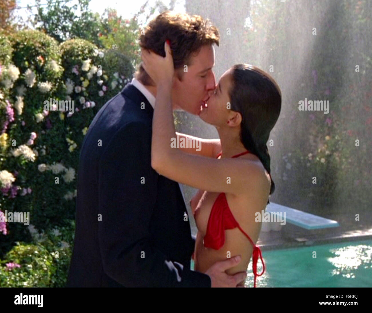 Aug 13, 1982; Los Angeles, CA, Stati Uniti d'America; attrice PHOEBE CATES stelle come Linda Barrett e JUDGE REINHOLD come Brad Hamilton in Universal Pictures commedia classica, 'tempi veloci al Ridgemont alta." diretto da Amy Heckerling. Foto Stock