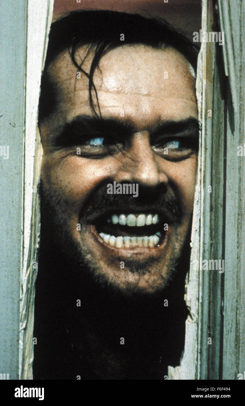 Data di rilascio: Gennaio 15, 1980 il titolo del filmato: Splende STUDIO: Hawk film direttore: Stanley Kubrick Stampa: una famiglia capi ad un isolato hotel per l'inverno dove un male e spirituale presenza influenza il padre nella violenza, mentre suo figlio psichico vede forebodings orribile del passato e del futuro nella foto: Jack Nicholson come Jack Torrance (credito Immagine: c Hawk film di intrattenimento/foto) Foto Stock