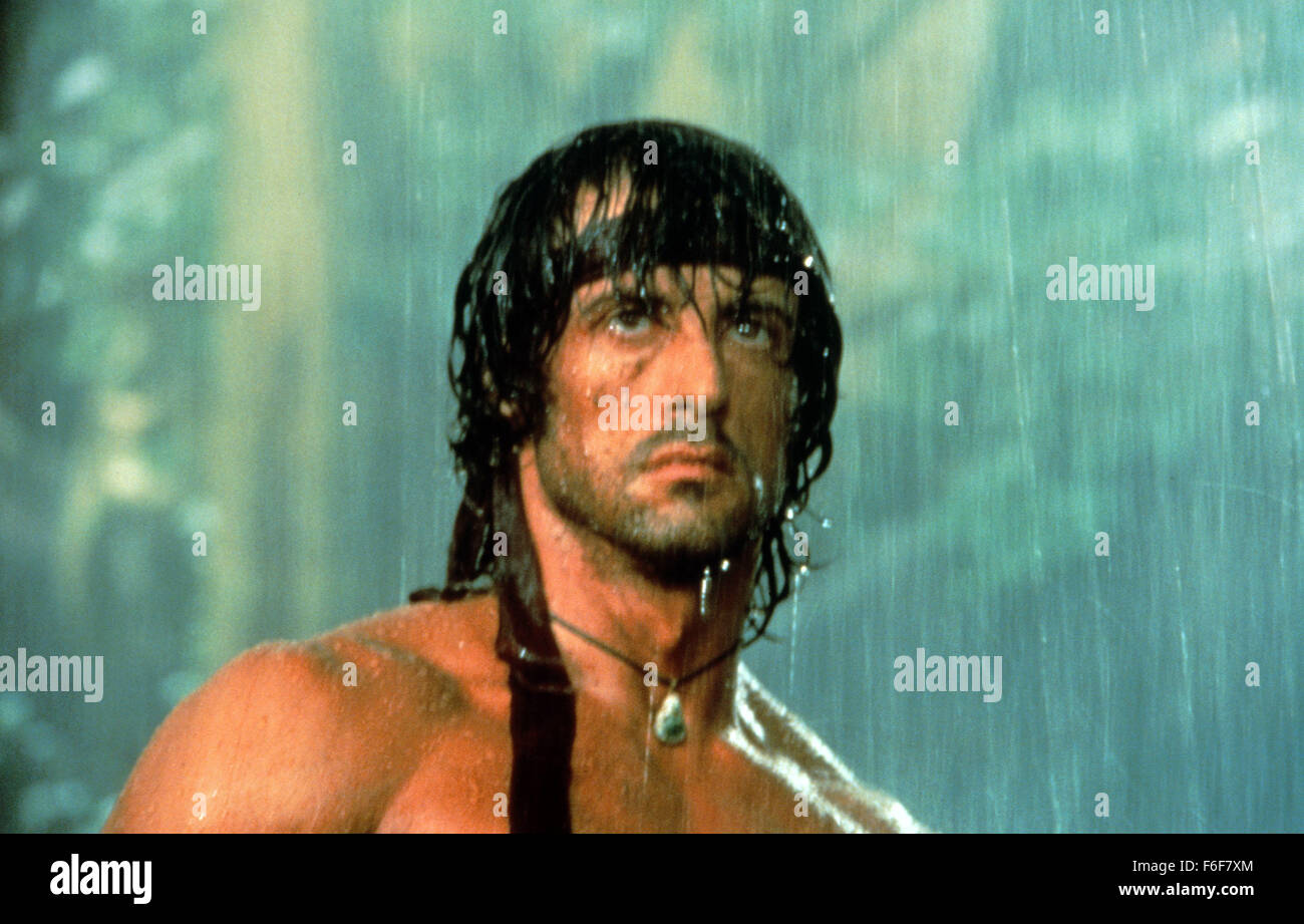 Feb 04, 1982; Hollywood, CA, Stati Uniti d'America; Sylvester Stallone stelle come John J. Rambo in azione avvincente dramma "Rambo: primo sangue" diretto da Ted Kotcheff. Foto Stock