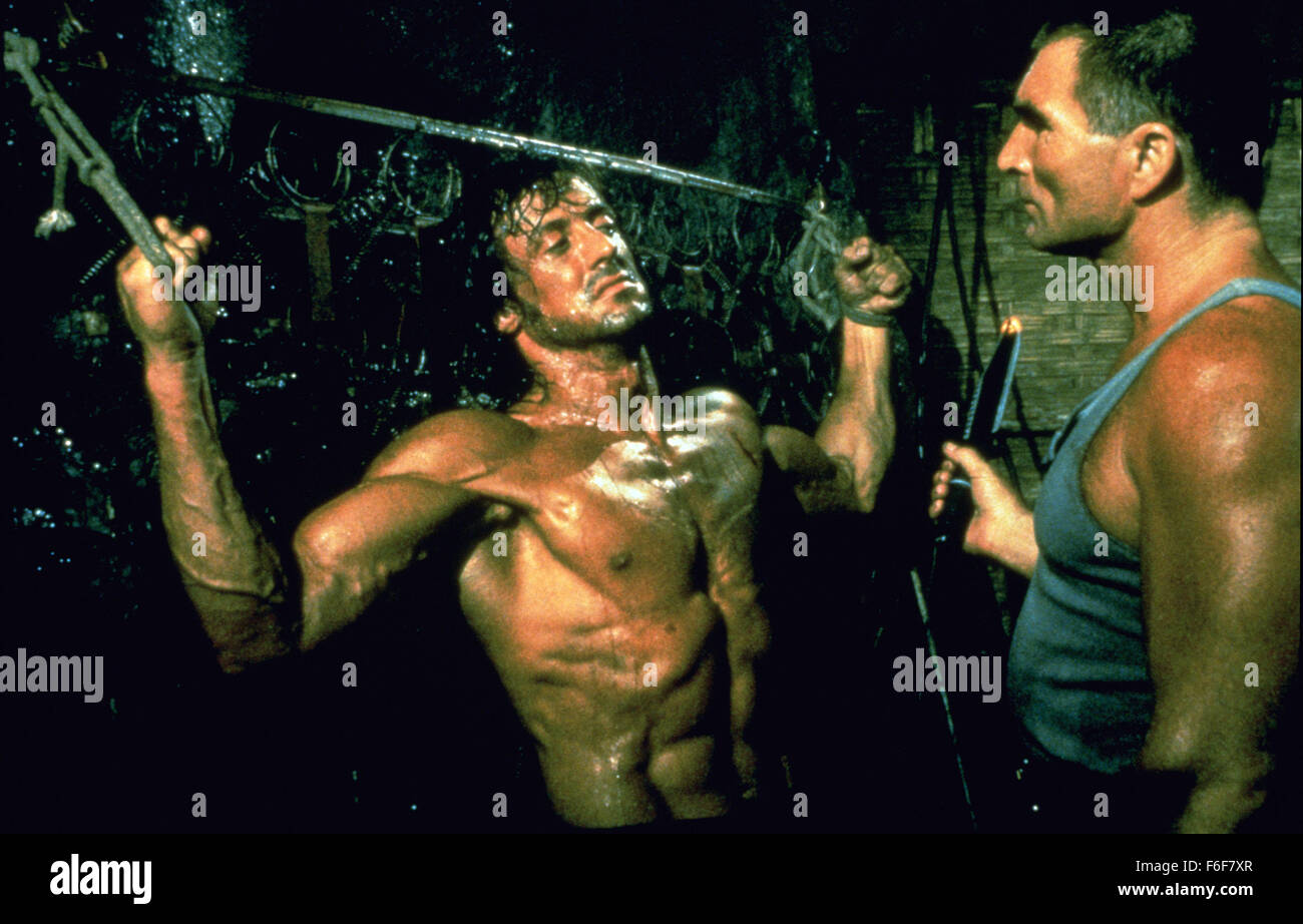Feb 06, 1982; Hollywood, CA, Stati Uniti d'America; Sylvester Stallone stelle come John J. Rambo in azione avvincente dramma "Rambo: primo sangue" diretto da Ted Kotcheff. Foto Stock