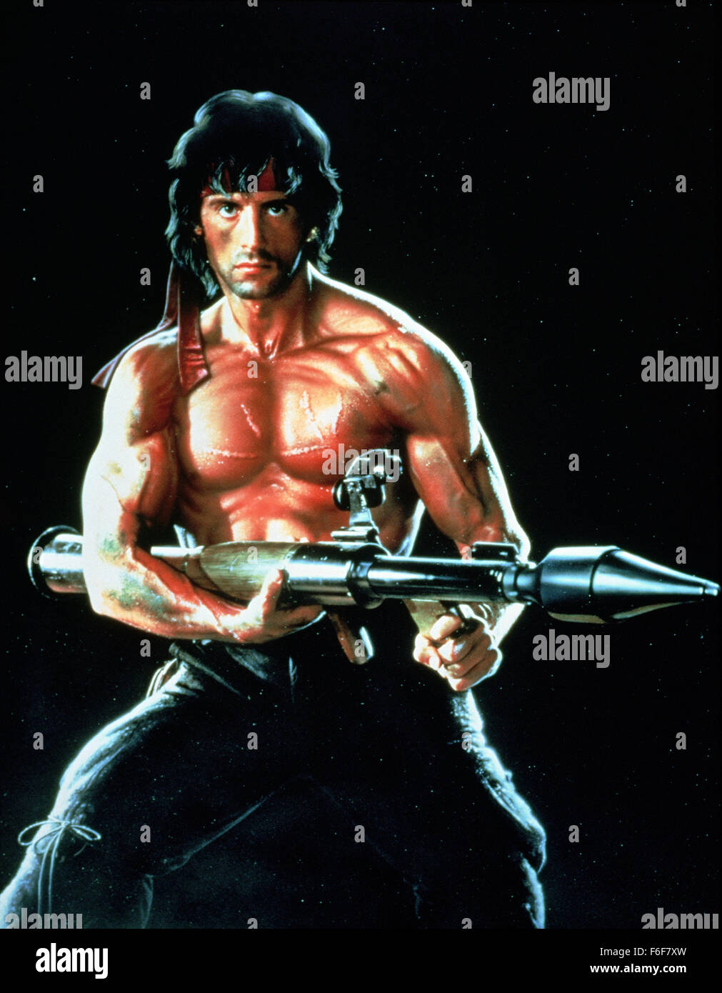 Feb 08, 1982; Hollywood, CA, Stati Uniti d'America; Sylvester Stallone stelle come John J. Rambo in azione avvincente dramma "Rambo: primo sangue" diretto da Ted Kotcheff. Foto Stock