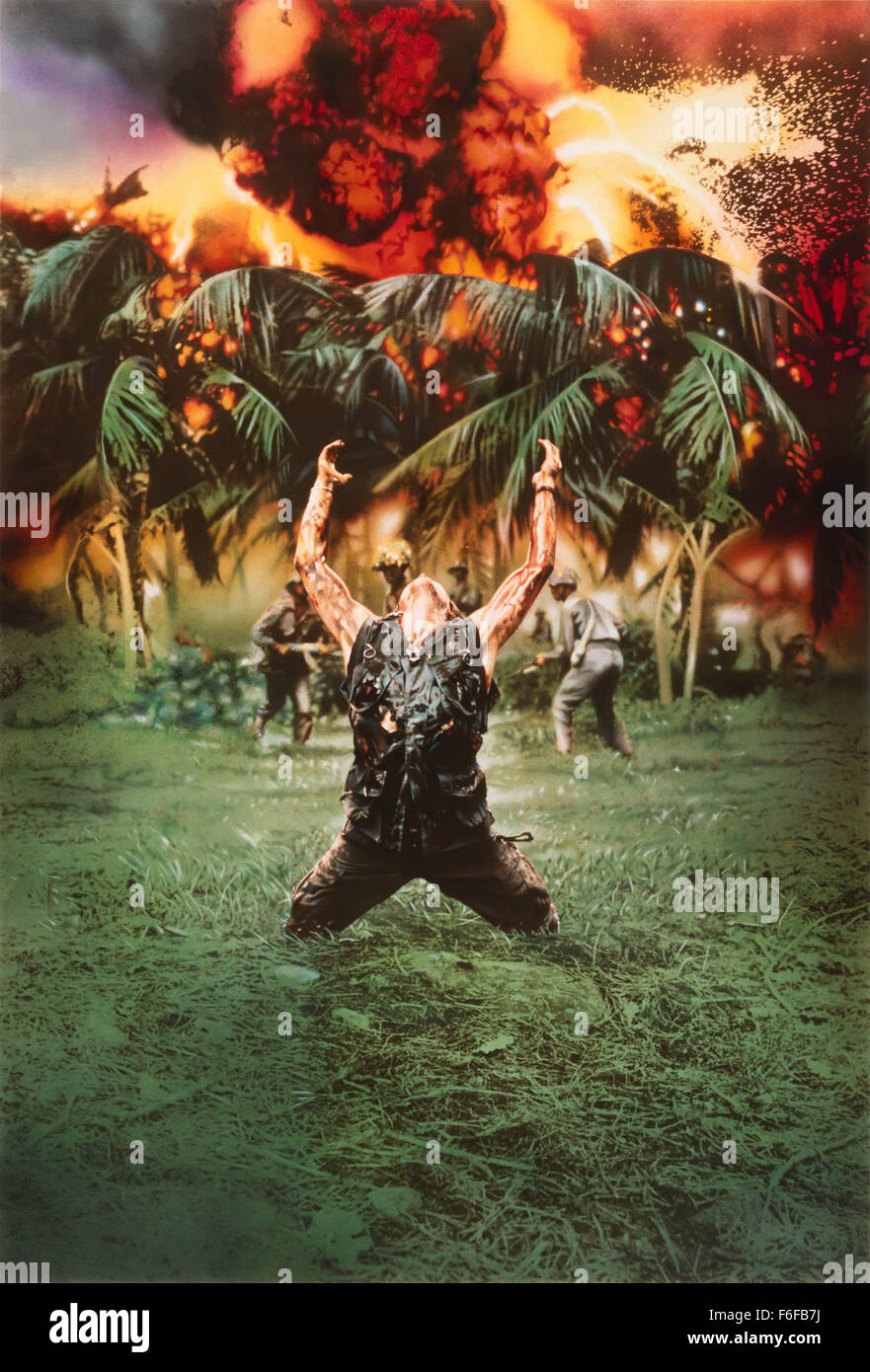 Data di rilascio: dicembre 24, 1986 il titolo del filmato: Platoon STUDIO: Orion Pictures Trama: un grintoso ed emotivo di guardare la vita di un plotone di soldati americani come essi patrol, lotta e morire nelle giungle del Vietnam come visto attraverso la prospettiva di una giovane recluta (Charlie Sheen). Due sergenti veterano (Tom Berenger, Willem Dafoe) scontro quando uno di loro si precipita un massacro degli abitanti del villaggio. Vincitore di 4 Premi Oscar tra cui Miglior Fotografia e Miglior Regista nella foto: filmato illustrativo (credito Immagine: c Orion Immagini/Foto Intrattenimento) Foto Stock