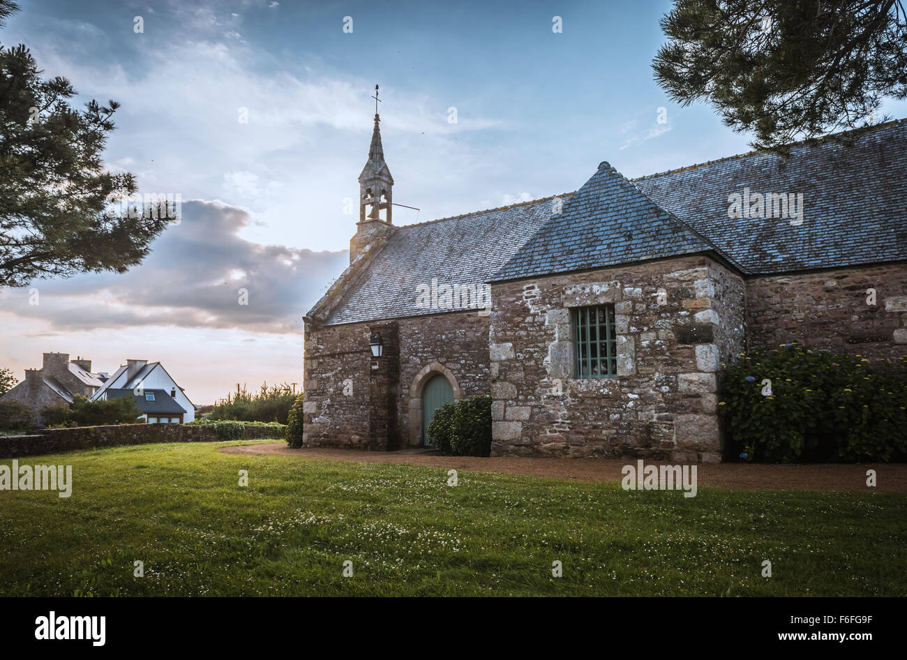 Vecchia chiesa in Bretagne, Francia Foto Stock