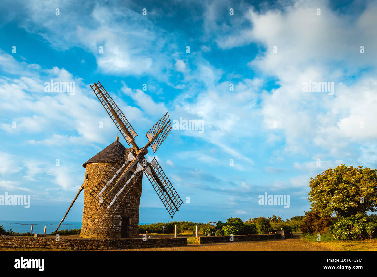 Vecchio Dol de Bretagne windmill Bretagna Francia Foto Stock