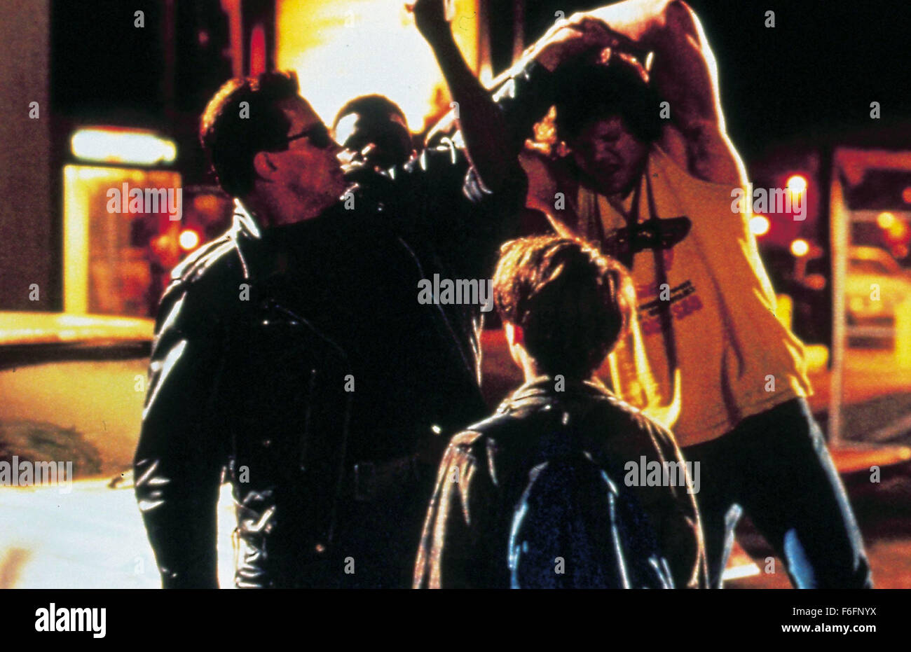 Data di rilascio: 3 luglio 1991. Il titolo del filmato: Terminator 2: il giorno del giudizio. STUDIO: TriStar Pictures. Trama: Il cyborg che ancora una volta ha cercato di uccidere Sarah Connor deve ora proteggere suo figlio adolescente, John Connor, da un ancora più potente e avanzata di terminazione. Nella foto: Arnold Schwarzenegger come terminatore. Foto Stock