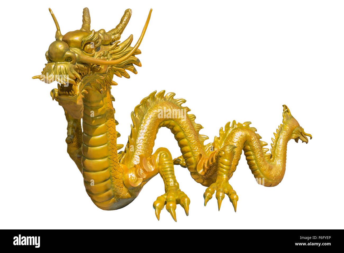 Il gigante cinese Golden Dragon sul isolare lo sfondo Foto Stock
