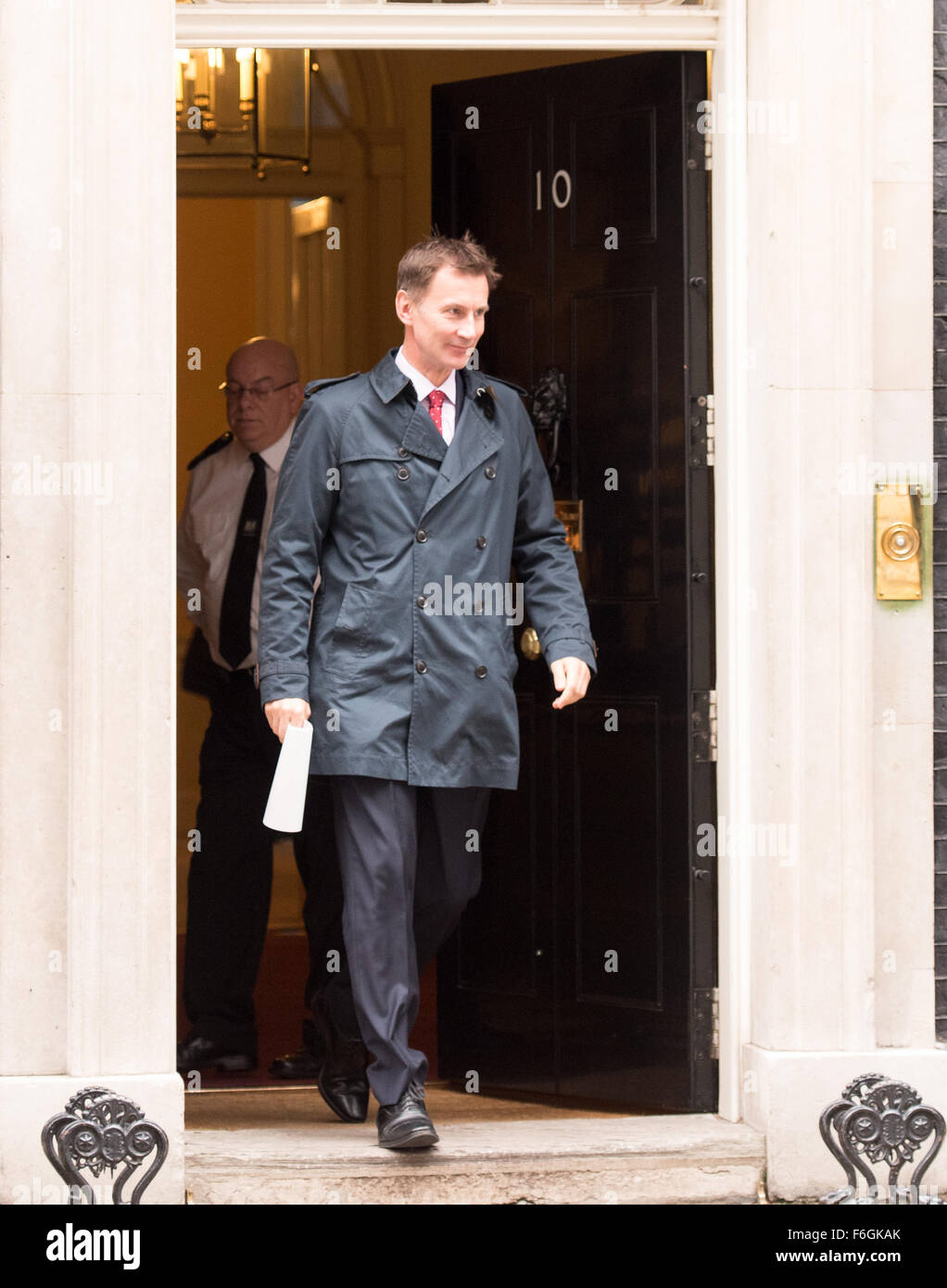 A Downing Street, Londra, Regno Unito. 17 Nov 2015. Jeremy Hunt MP, UK Segretaria di salute lascia Downing Street dopo una riunione del gabinetto Credito: Ian Davidson/Alamy Live News Foto Stock