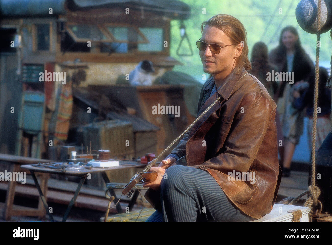 Dic 15, 2000; Los Angeles, CA, Stati Uniti d'America; star Johnny Depp stars come Roux in la Miramax film commedia romantica, "Chocolat". Foto Stock