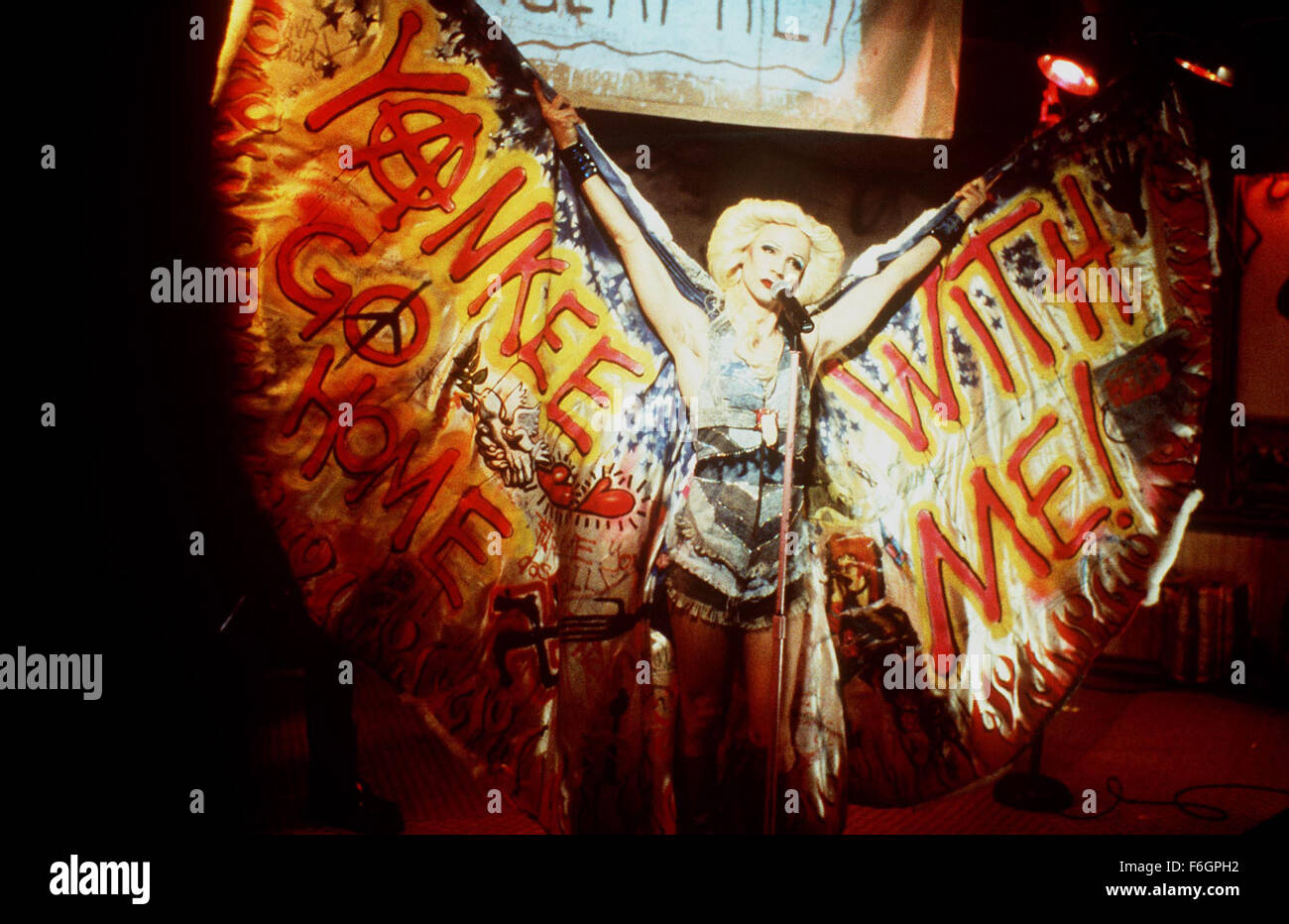 Jan 19, 2001; Toronto, ON, Canada; attore John CAMERON MITCHELL come Edvige in 'Edvige e l'arrabbiato pollici". Diretto da John Cameron Mitchell. Foto Stock