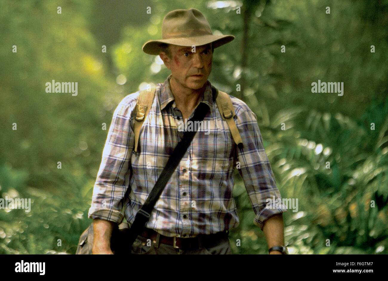 Jul 16, 2001; Hollywood, CA, Stati Uniti d'America; Sam Neill come il dottor Alan Grant in da sci-fi, avventura, thriller ''Jurassic Park III" diretto da Joe Johnston. Foto Stock