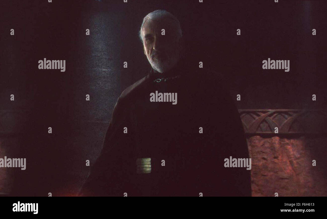 Jan 23, 2002; Hollywood, CA, Stati Uniti d'America; attore CHRISTOPHER LEE come il Conte Dooku/Darth Tyranus in "Star Wars: Episodio II Atack dei cloni.". Foto Stock